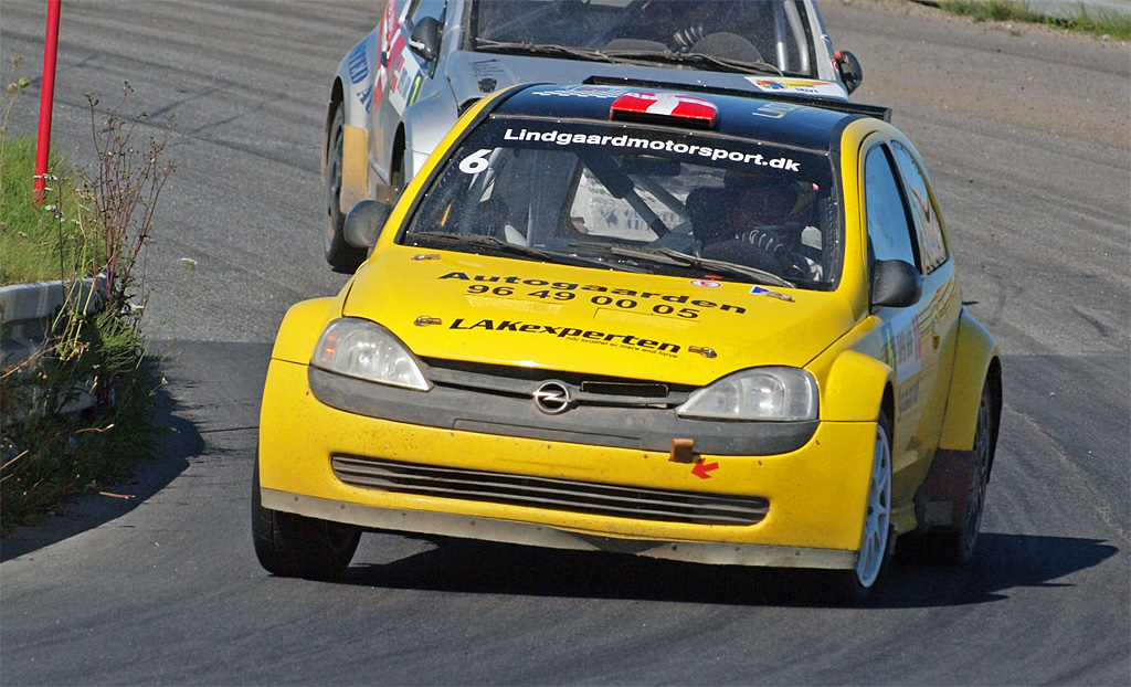 Peter Lindgaard trak det længste strå om 2. pladsen i A-finalen (SUPER 1600) foran Michael Rolighed
(Foto: Åge Kirketerp Jensen)